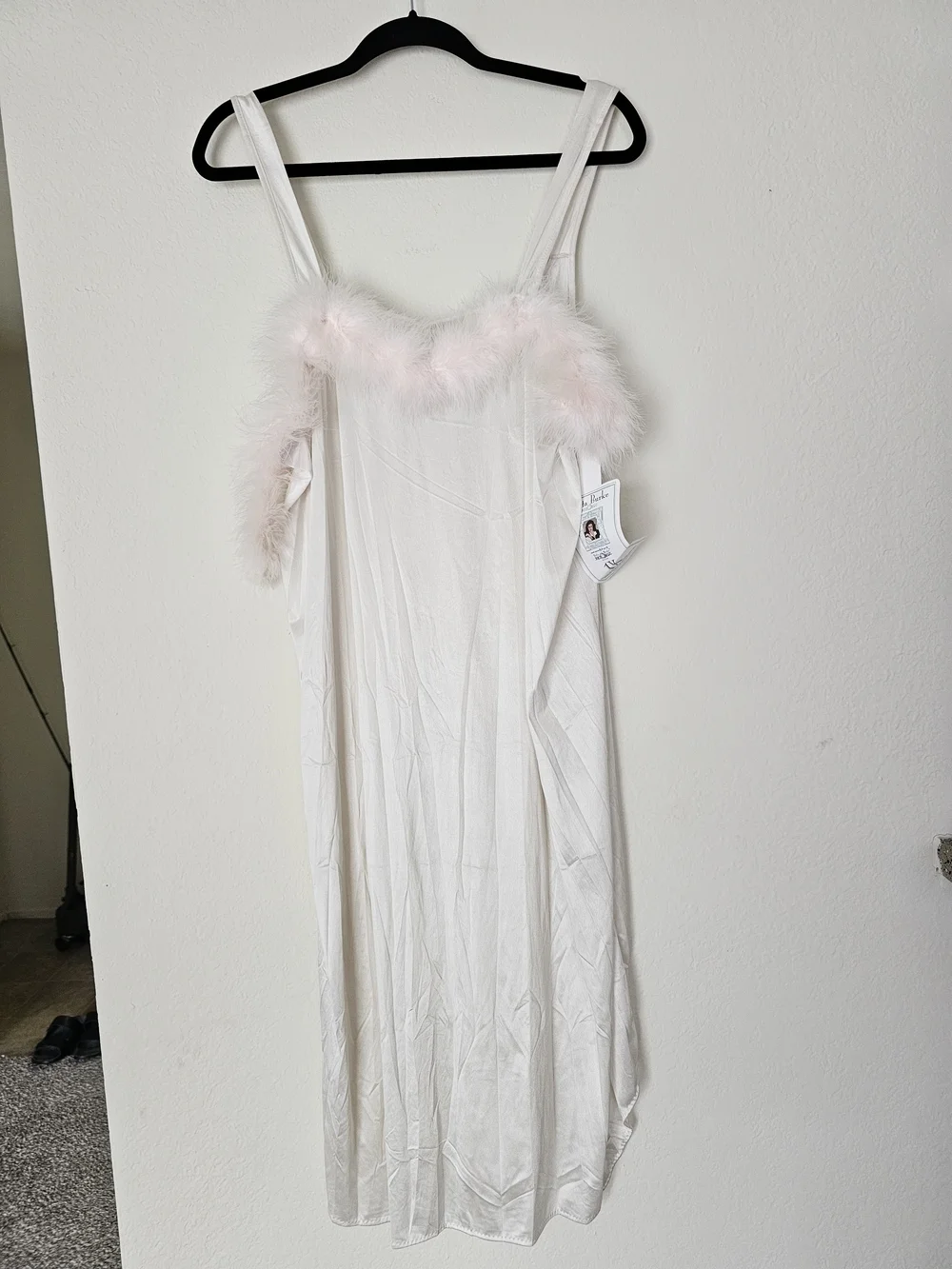 Delta Burke Ivory Lounge Robe with Pale Pink Feather Trim